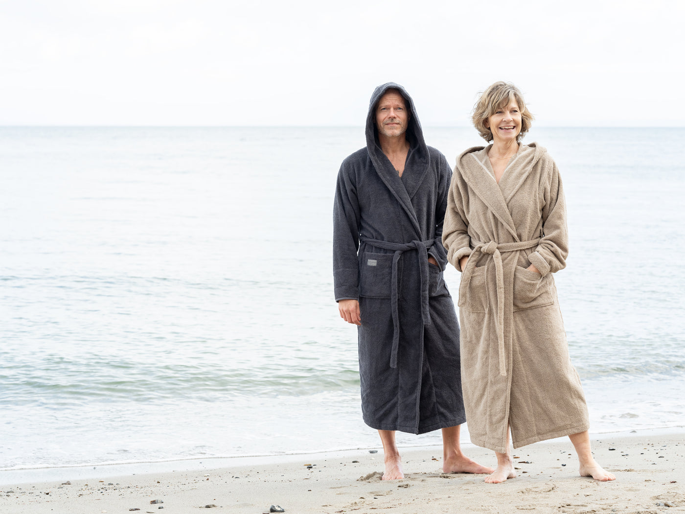 Badekåben Stenen med hætte - Grå