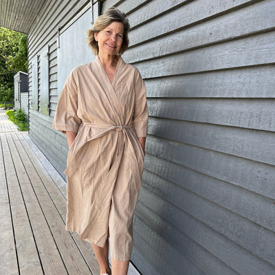 Kimono i hør og bomuld - sandfarvet