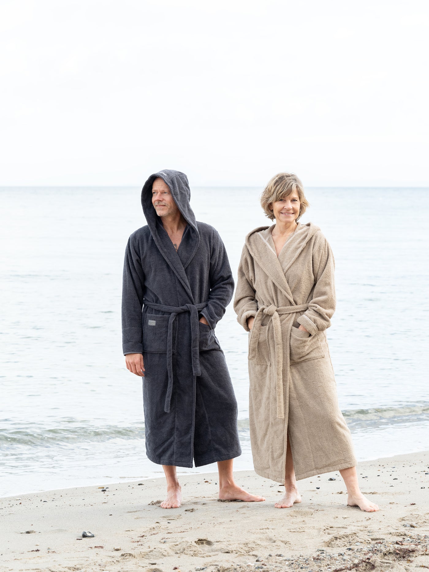 Badekåben Stenen med hætte - Grå