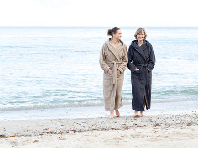 Badekåben Stenen med hætte - Grå
